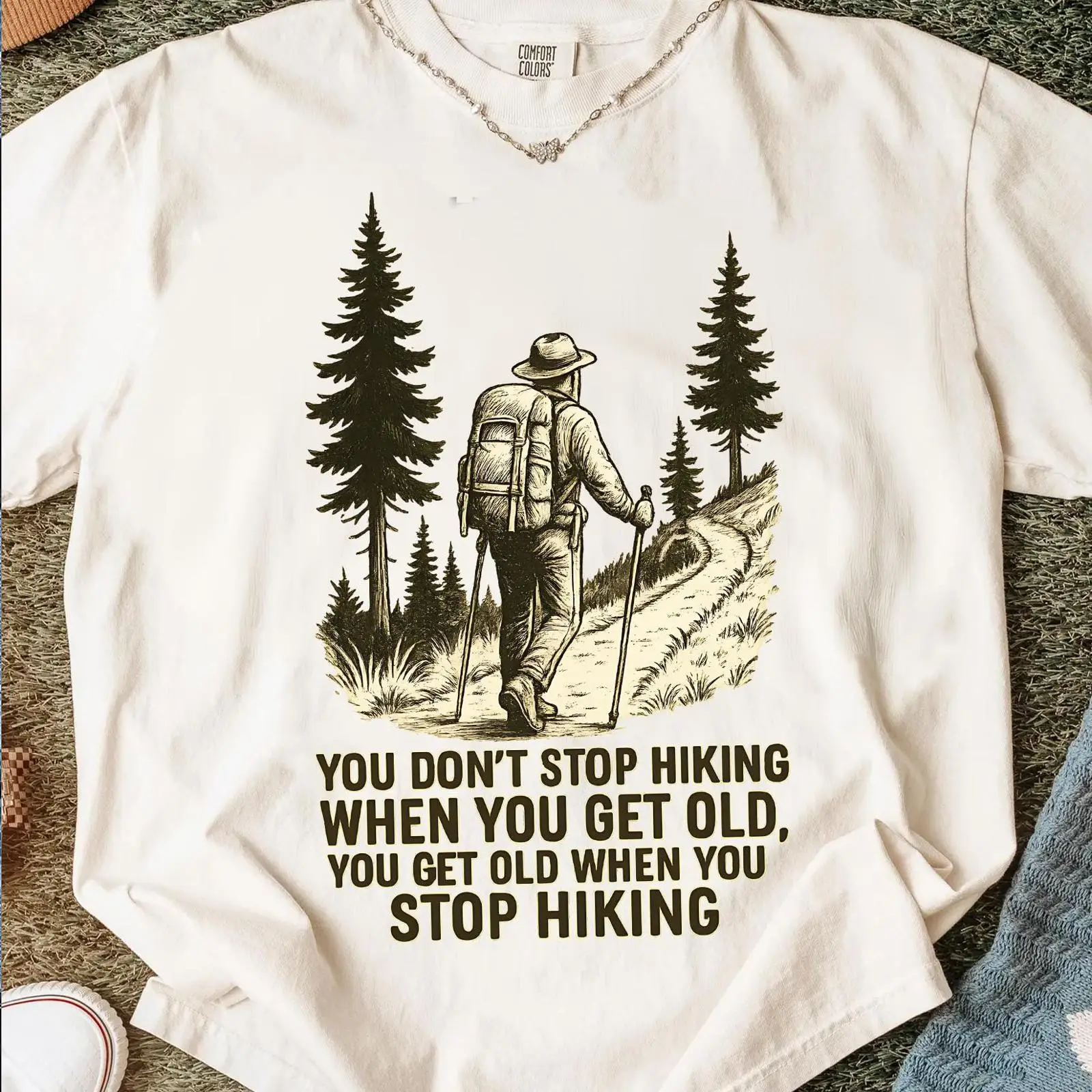 Outdoor Adventure Quotes - Yaşlandığınızda Yürüyüşe Durmayacaksınız Komik Alıntı Tişört